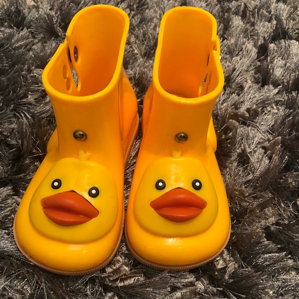 Yellow Duck rain boots in Toddler size 7!